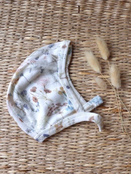 Joha Ull | Hjelmlue - Høstblomst | Torgunns Barneklær AS