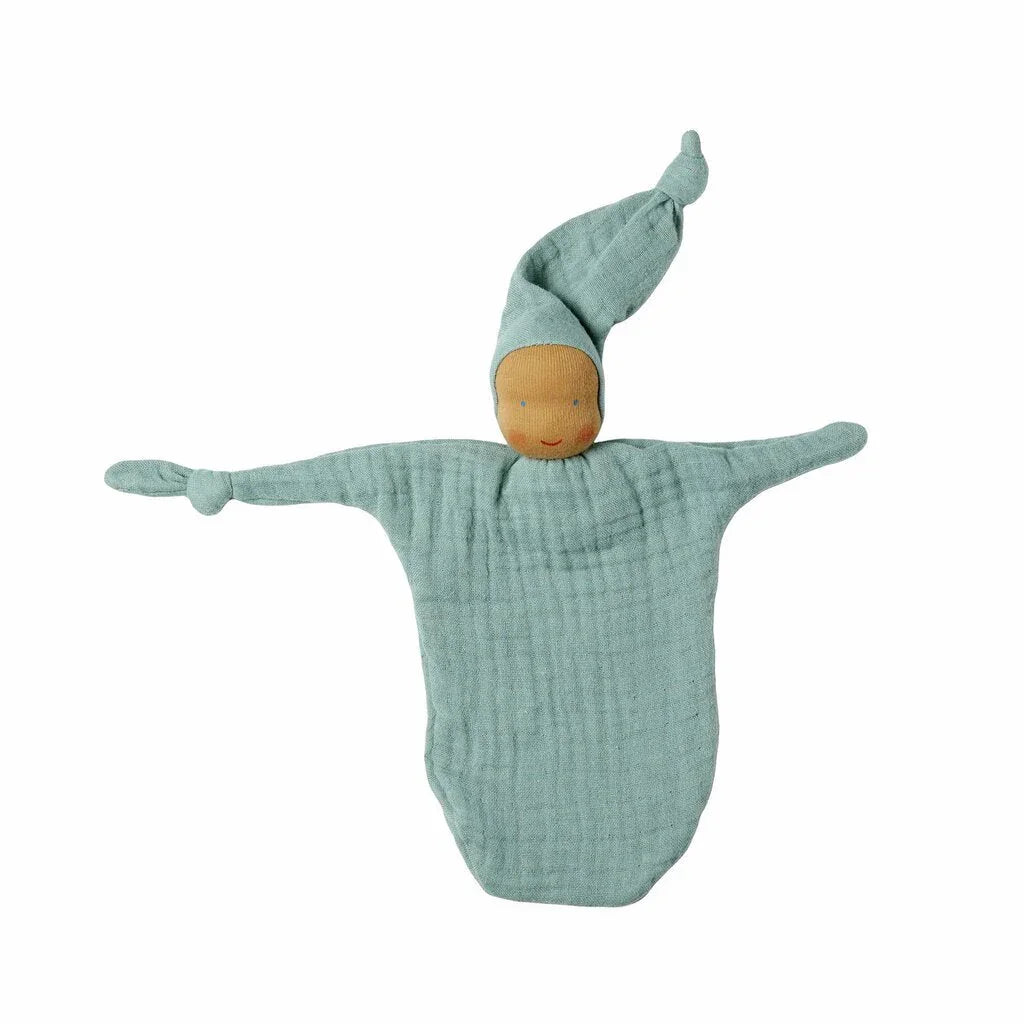 Myk grønn ulldukke med hatt, ideell som babygave eller barneklær til småbarn