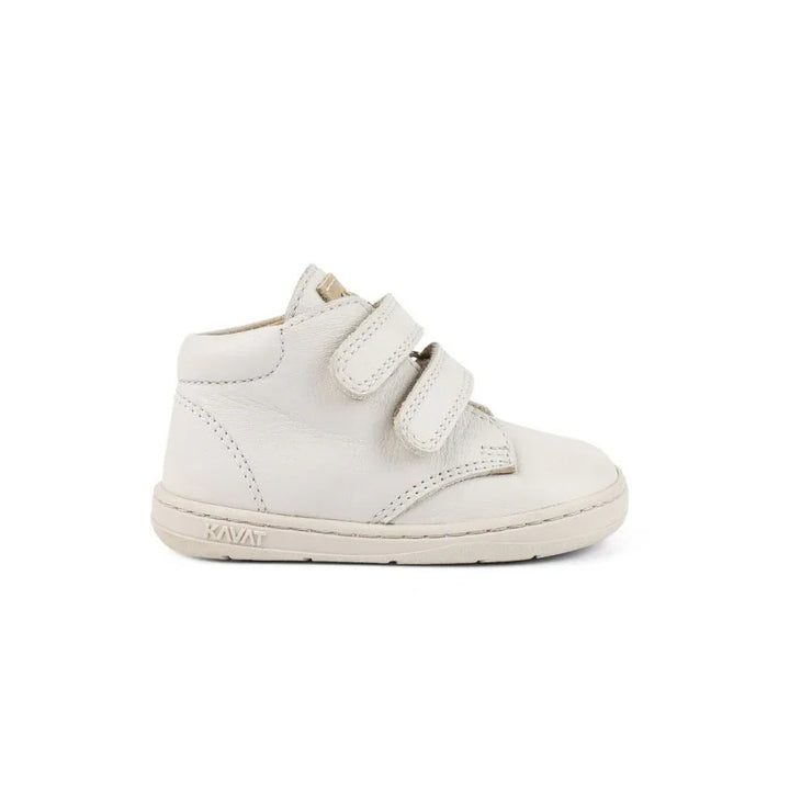 Hvit baby sko med velcro, myk og bekvem for små føtter, KAVAT merke