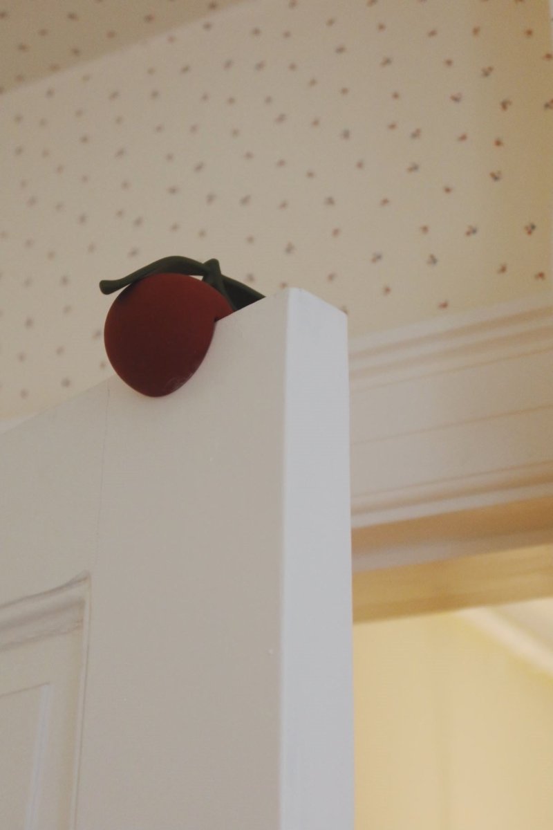 Konges Sløjd | Door Stop Cherry dørstopper – Cherry | Torgunns Barneklær AS