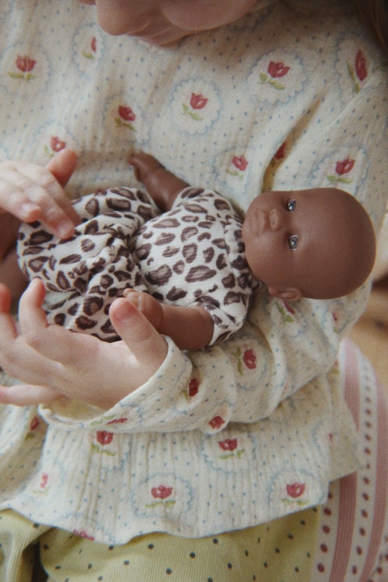 Konges Sløjd | Mini Doll – Leo | Torgunns Barneklær AS