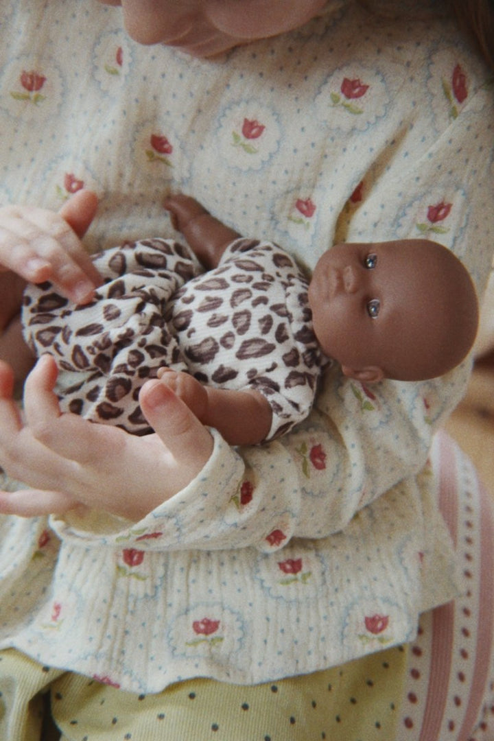 Konges Sløjd | Mini Doll – Leo | Torgunns Barneklær AS