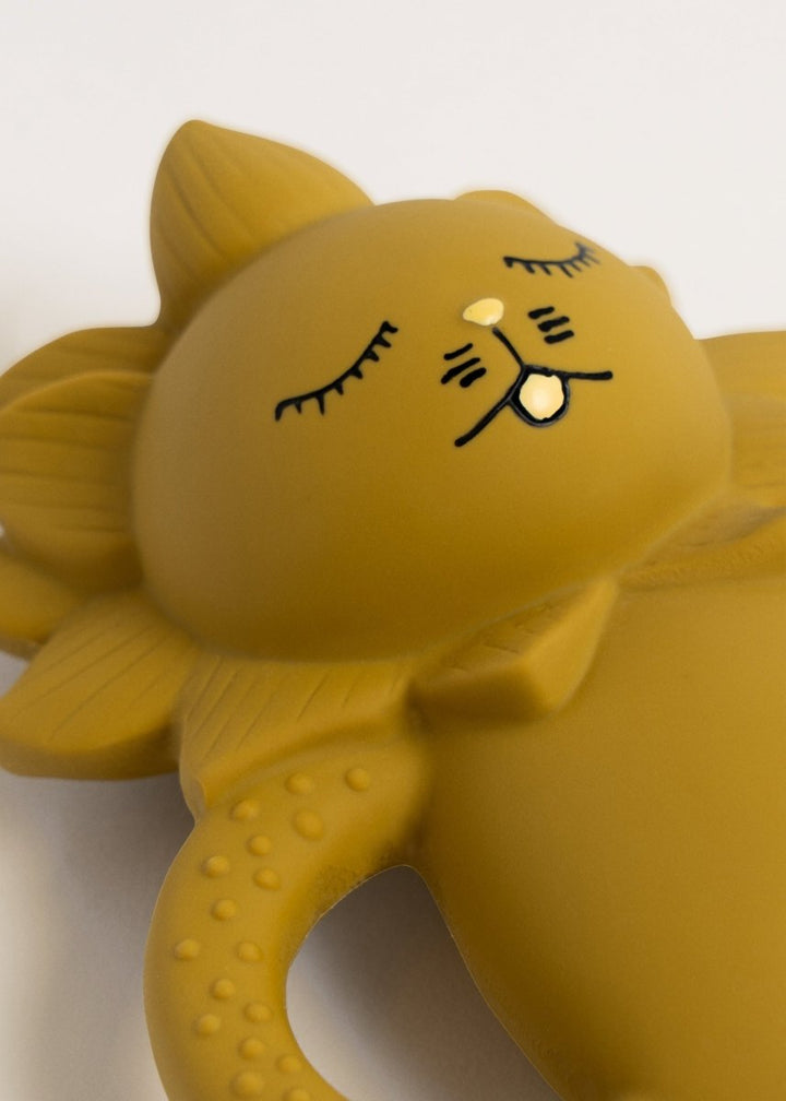 Konges Sløjd | Teether Lion biteleke – Mustard | Torgunns Barneklær AS