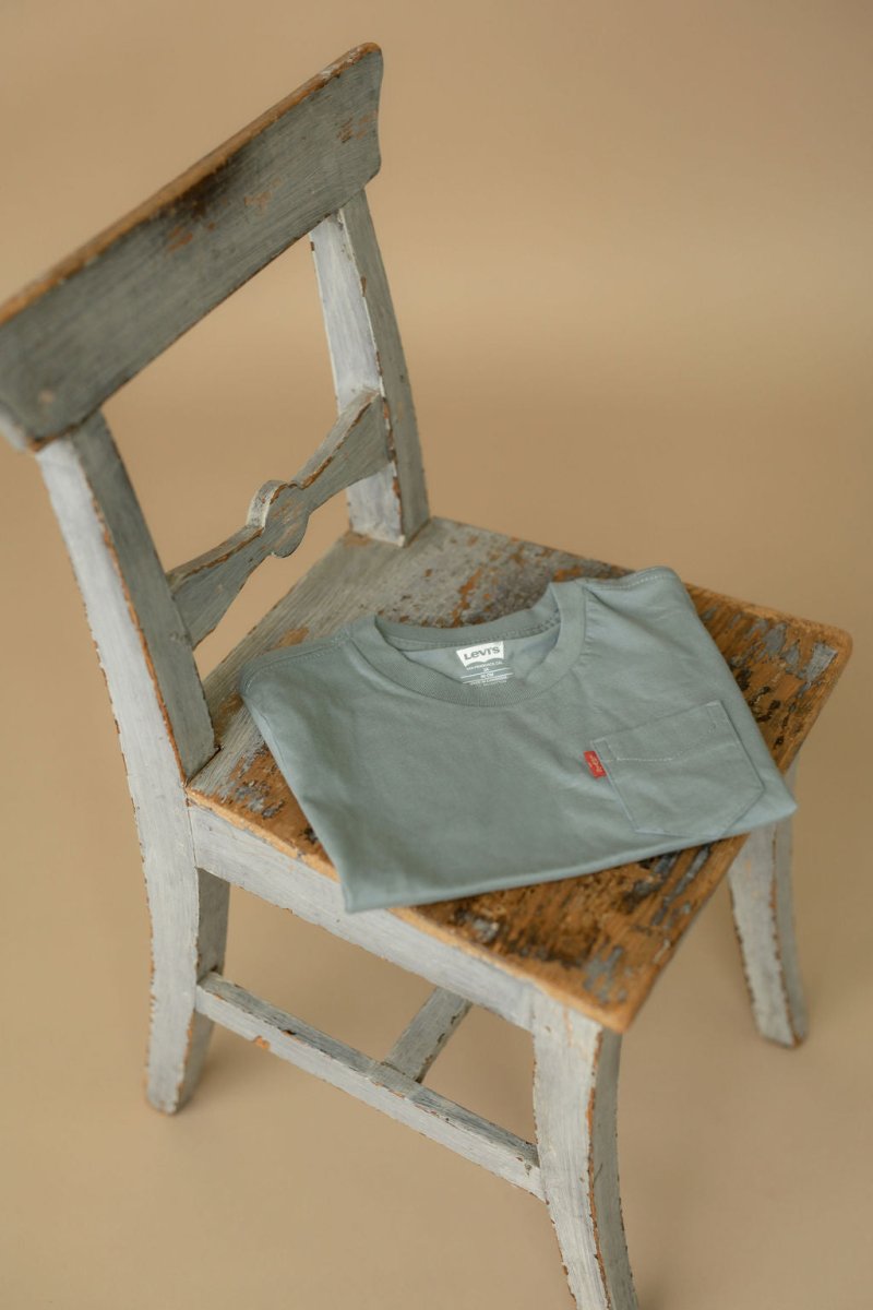 Levis Sunset Pocket Tee – Lead | Torgunns Barneklær AS