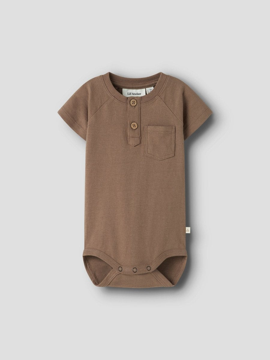Lil Atelier Baby DOLAN JOE body - Coca Mocha | Torgunns Barneklær AS