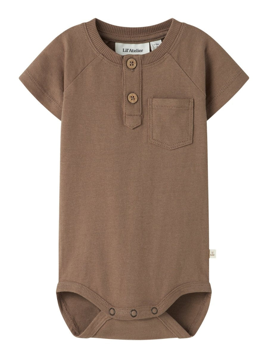 Lil Atelier Baby DOLAN JOE body - Coca Mocha | Torgunns Barneklær AS