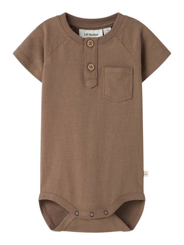 Lil Atelier Baby DOLAN JOE body - Coca Mocha | Torgunns Barneklær AS