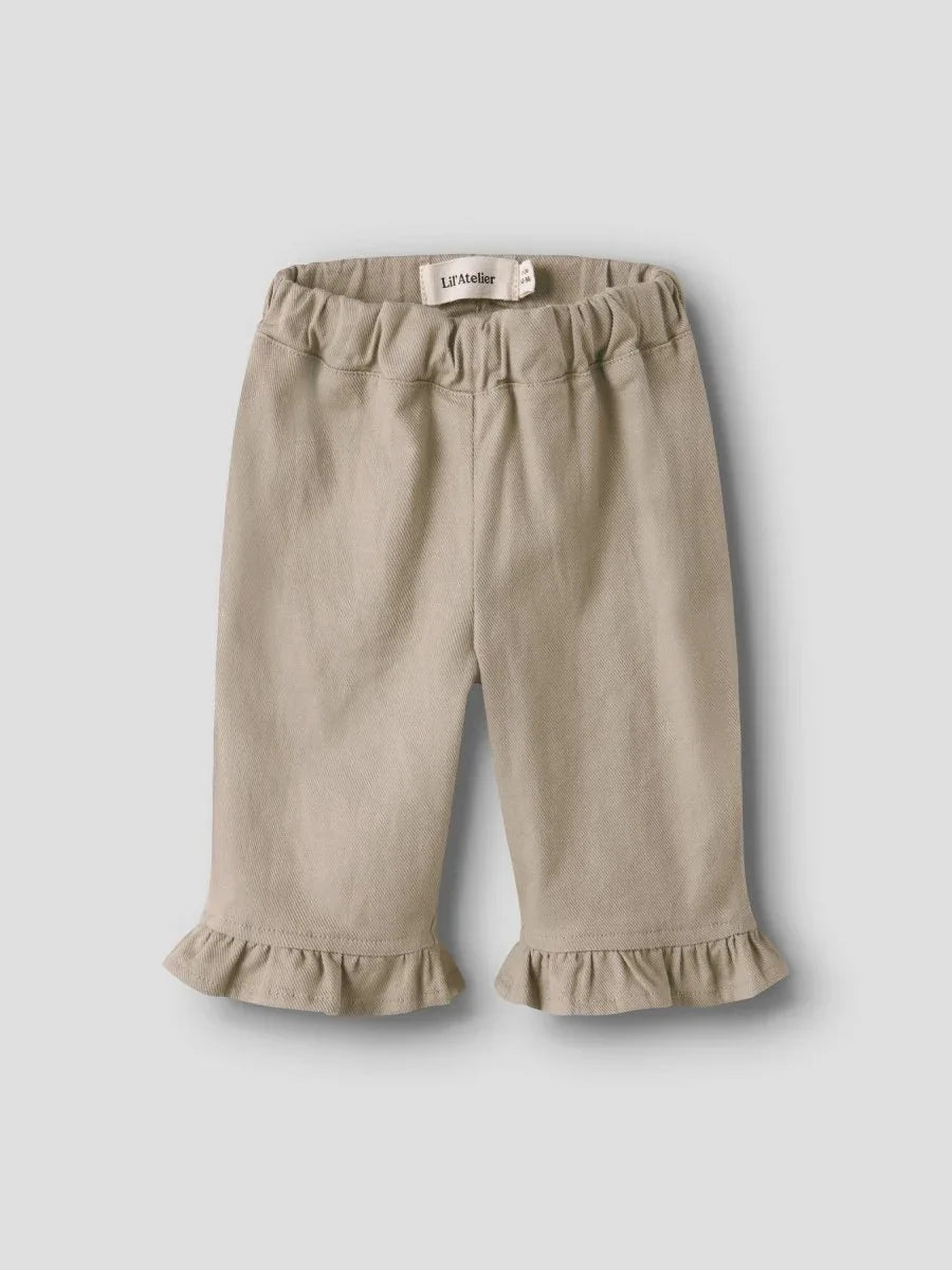 Beige babybukser med ruffler og elastisk liv, myke barneklær for spedbarn og småbarn