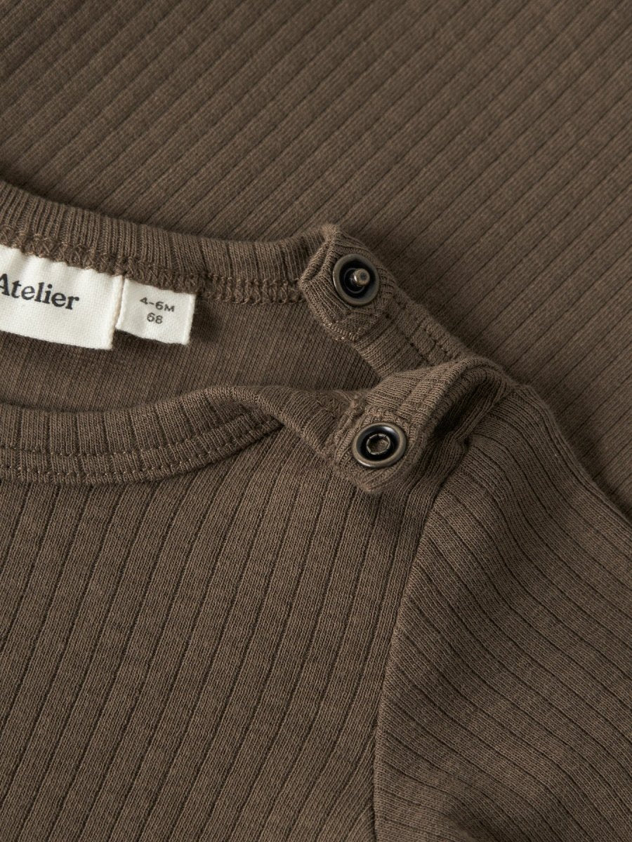 Lil' Atelier Baby GABO BIB LS SLIM BODY - Teak | Torgunns Barneklær AS