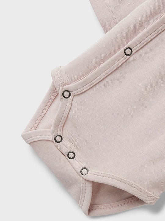 Lil' Atelier Baby GAYO LS SLIM WRAP BODY - Peach Whip | Torgunns Barneklær AS