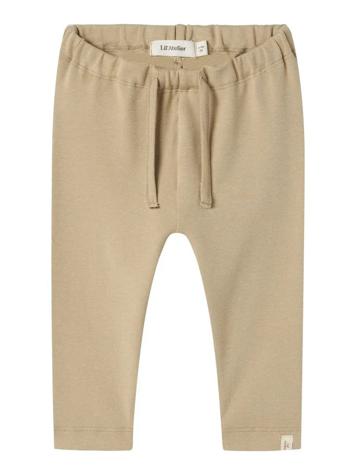 Beige babybukser med elastisk liv og trekord, myke og komfortable for spedbarn og småbarn