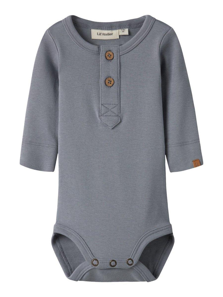 Grå babybody med lange ermer og knapper, myk og bærekraftig barneklær for spedbarn