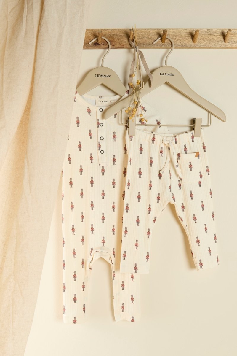 Lil' Atelier Baby GIO BAN LOOSE PANT - Toy Soldier | Torgunns Barneklær AS