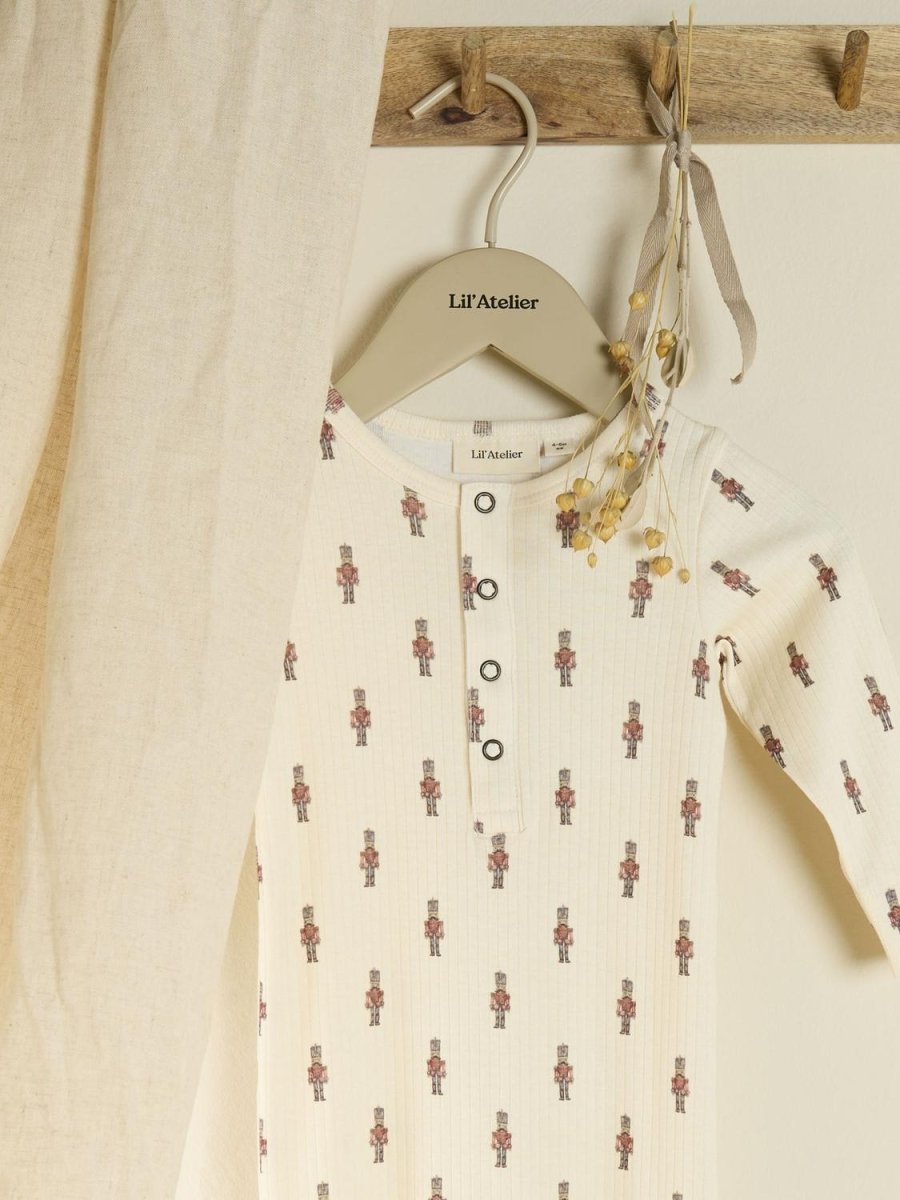 Lil' Atelier Baby GIO BIF LS SLIM SUIT - Toy Soldier | Torgunns Barneklær AS