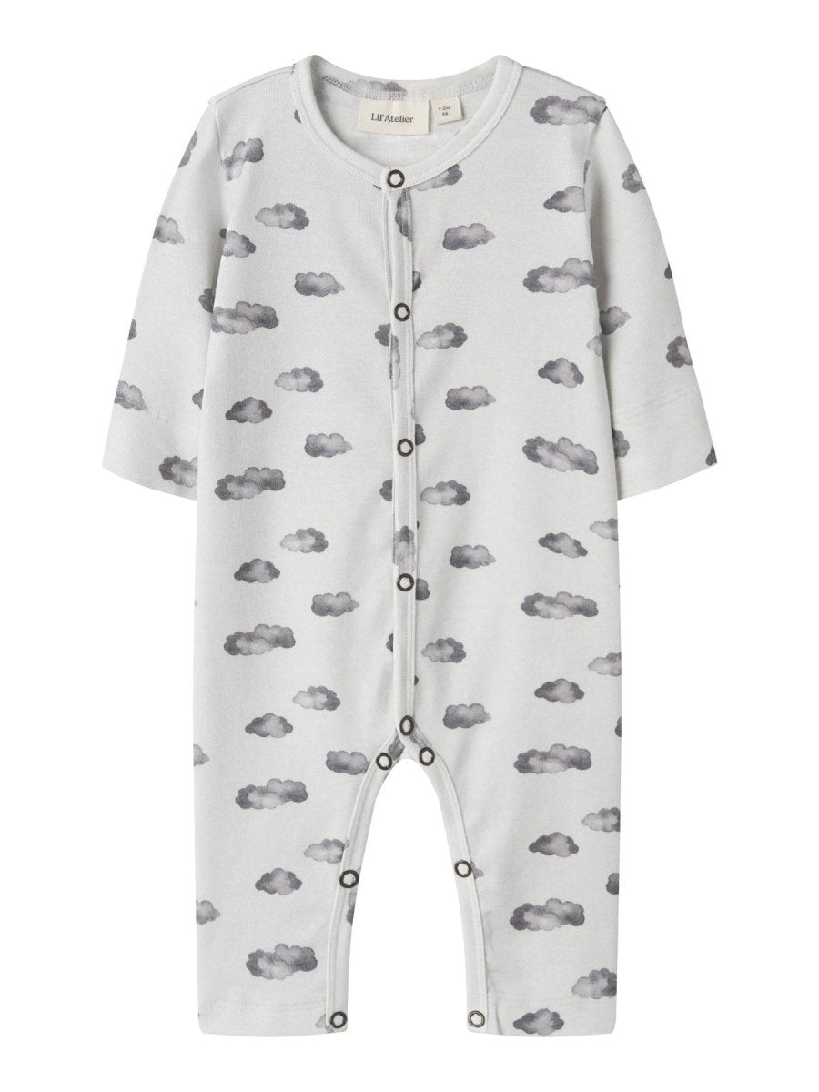 Lil' Atelier Baby GIO LS NIGHTSUIT - Glacier Gray | Cloud | Torgunns Barneklær AS