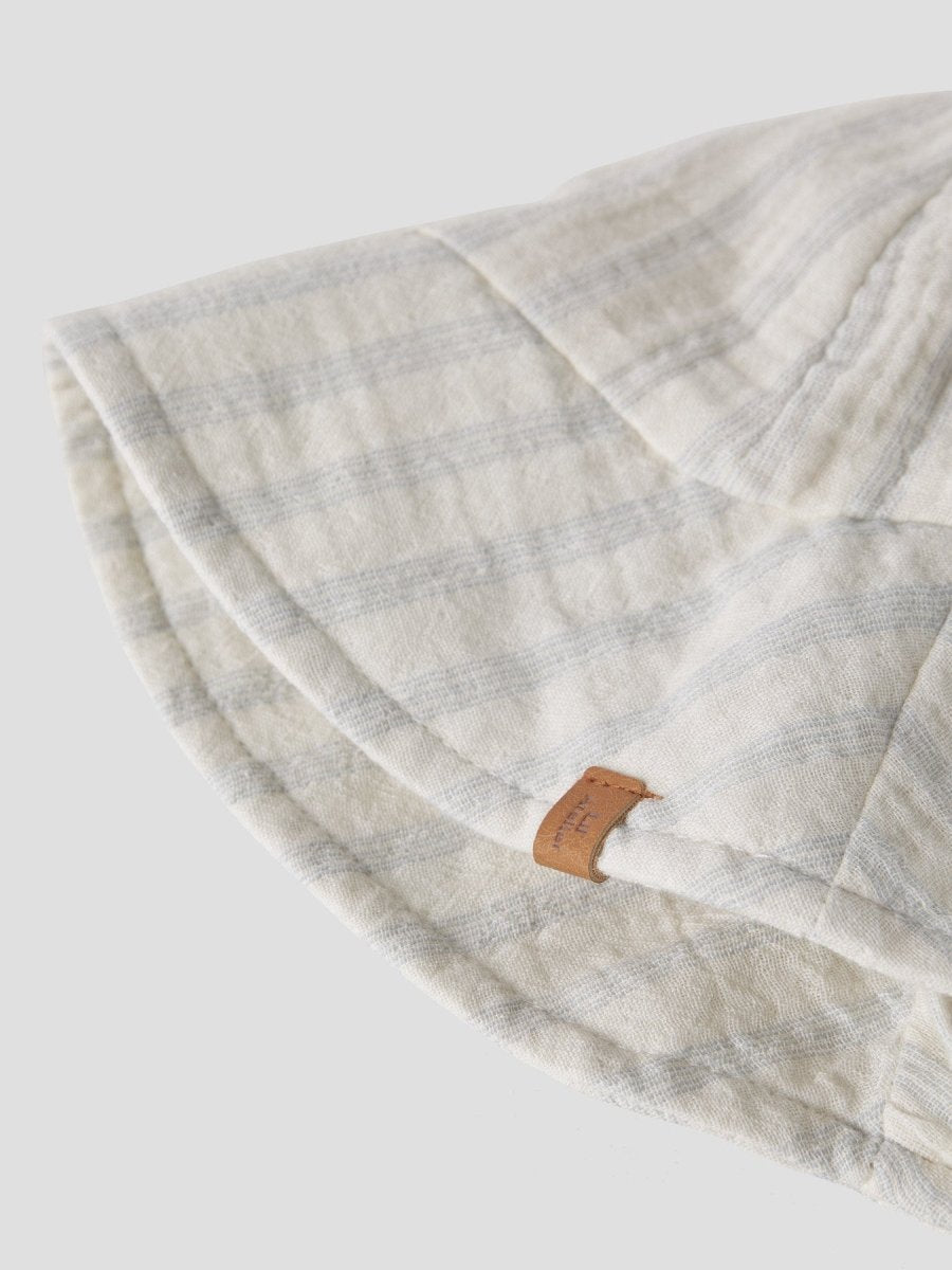 Lil Atelier Baby HAGI solhatt - Coconut Milk | Dusty Blue | Torgunns Barneklær AS