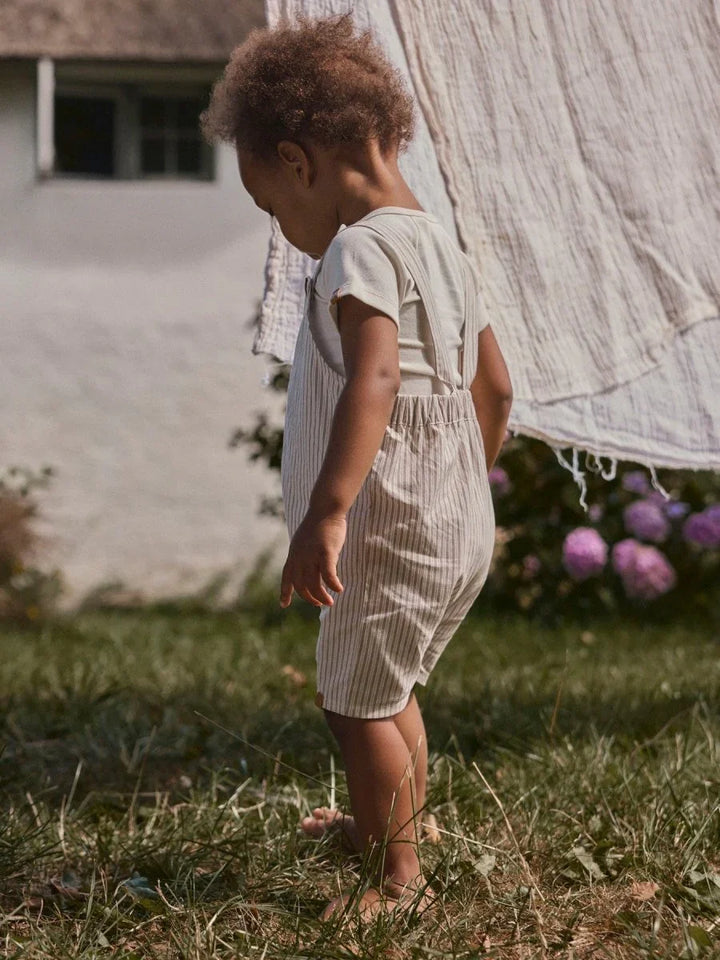 Lil Atelier Baby HELO LOOSE kort overall - Coconut Milk | Coca Mocha | Torgunns Barneklær AS