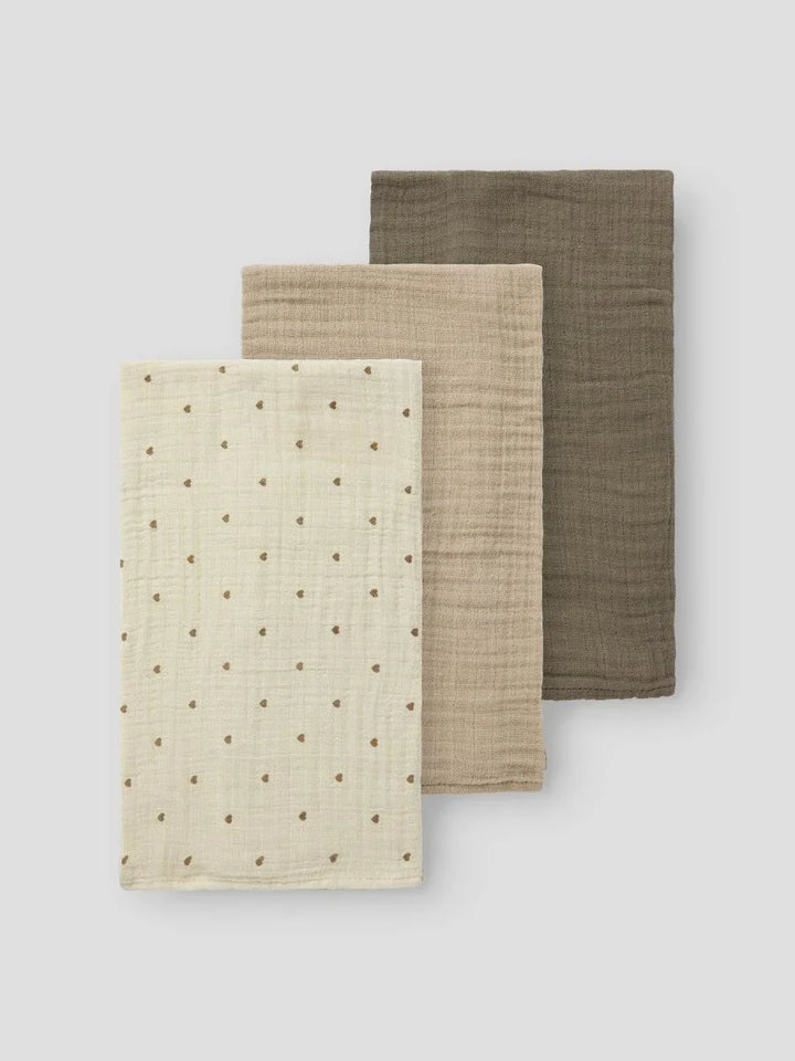 Myke muslinluer i beige, grå og hvit med prikker – ideelle babyutstyr for spedbarn