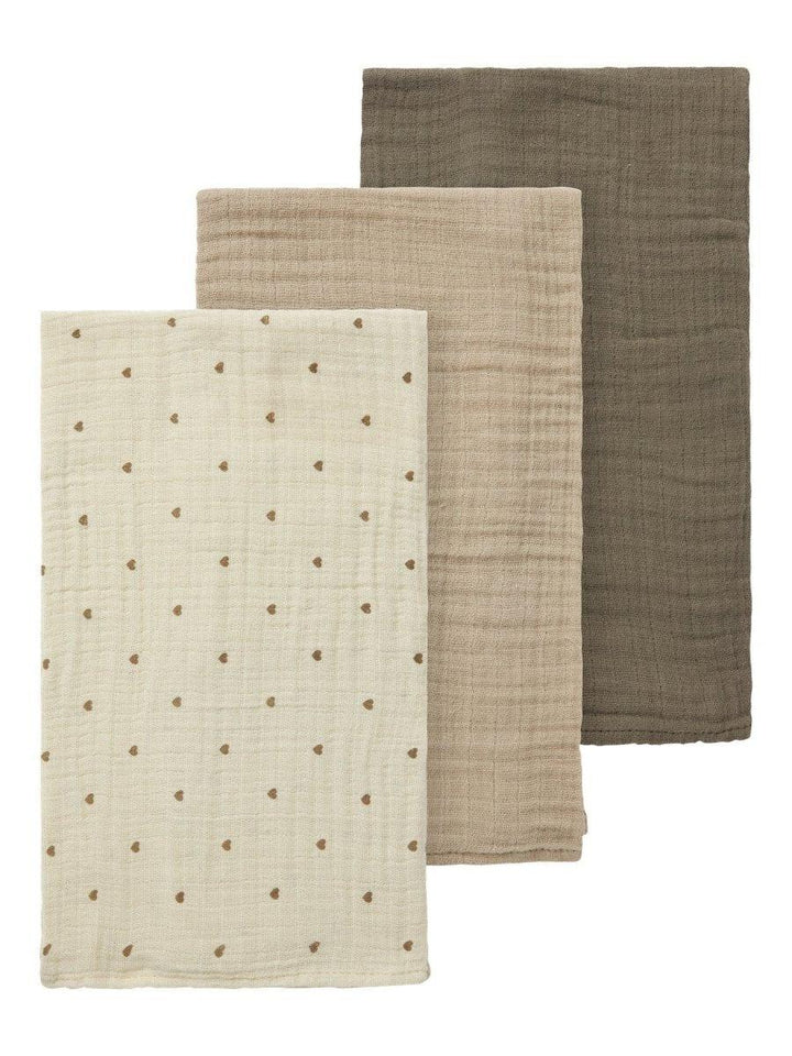 Myke muslin babykluter i naturfarger med prikker og striper, ideelle for spedbarn og småbarn.
