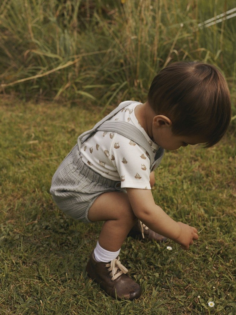 Lil' Atelier Baby JANU LOOSE ROMBER - Seagrass | Torgunns Barneklær AS