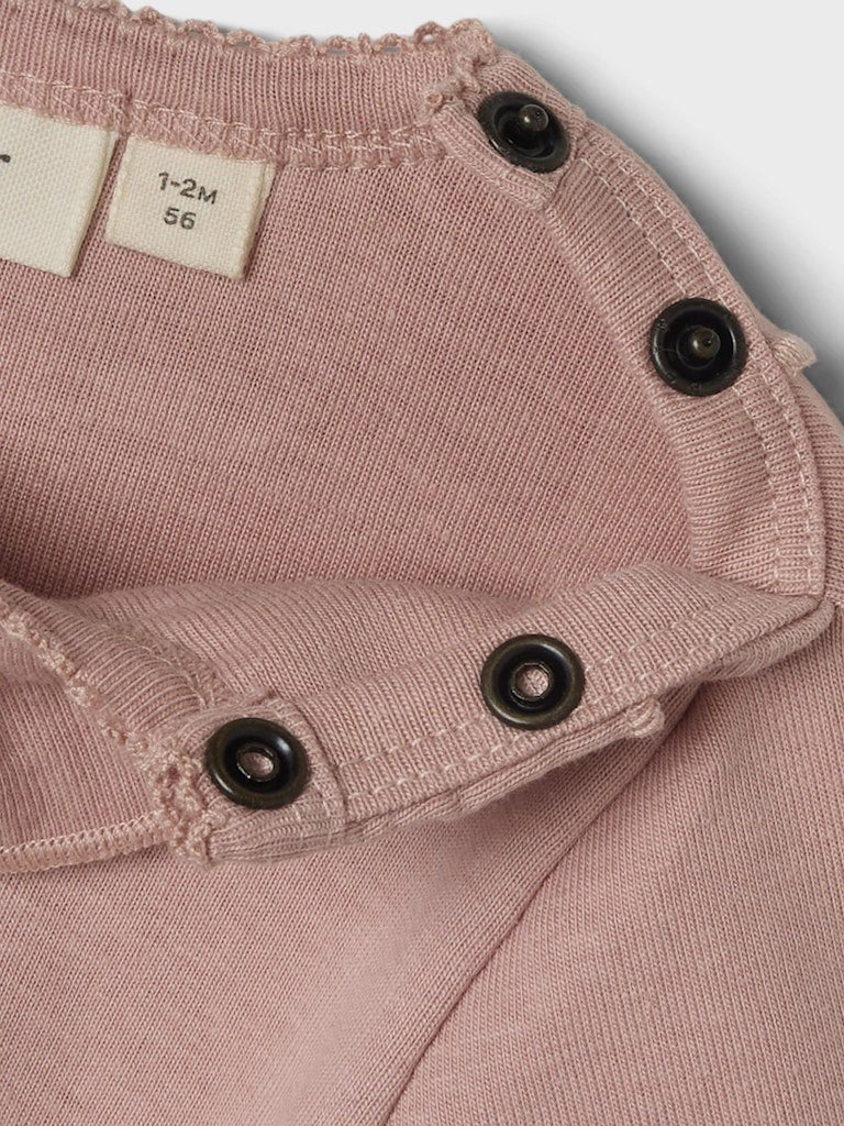 Lil' Atelier Baby LALO SS LOOSE SUIT - Misty Rose | Torgunns Barneklær AS