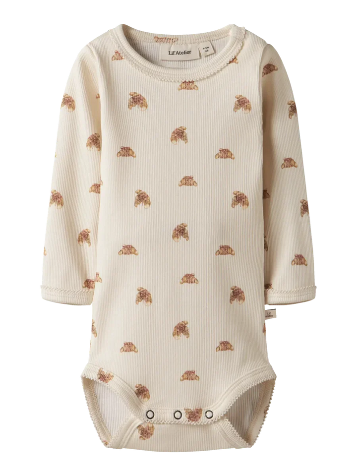 Myk babybody med krokantmønster, langærmet og ribbet, perfekt for spedbarn 0-8 år
