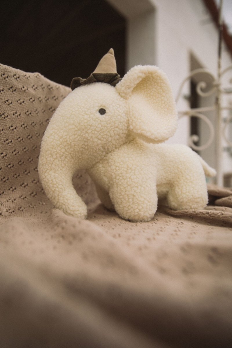 Lil' Atelier Baby NIGO SHERPA TOY ELEPHANT - Coconut Milk | Torgunns Barneklær AS