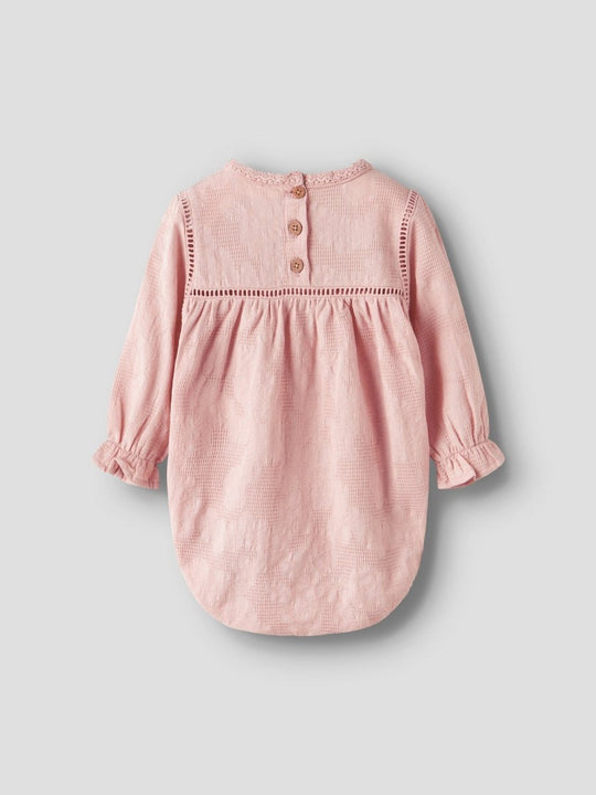 Lil' Atelier Baby OFIRA LS LOOSE SHIRT BODY - Cameo Rose | Torgunns Barneklær AS