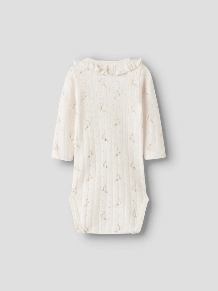 Myk babybody med blomstermønster og ruffelkrage, perfekt for spedbarn 0-8 år