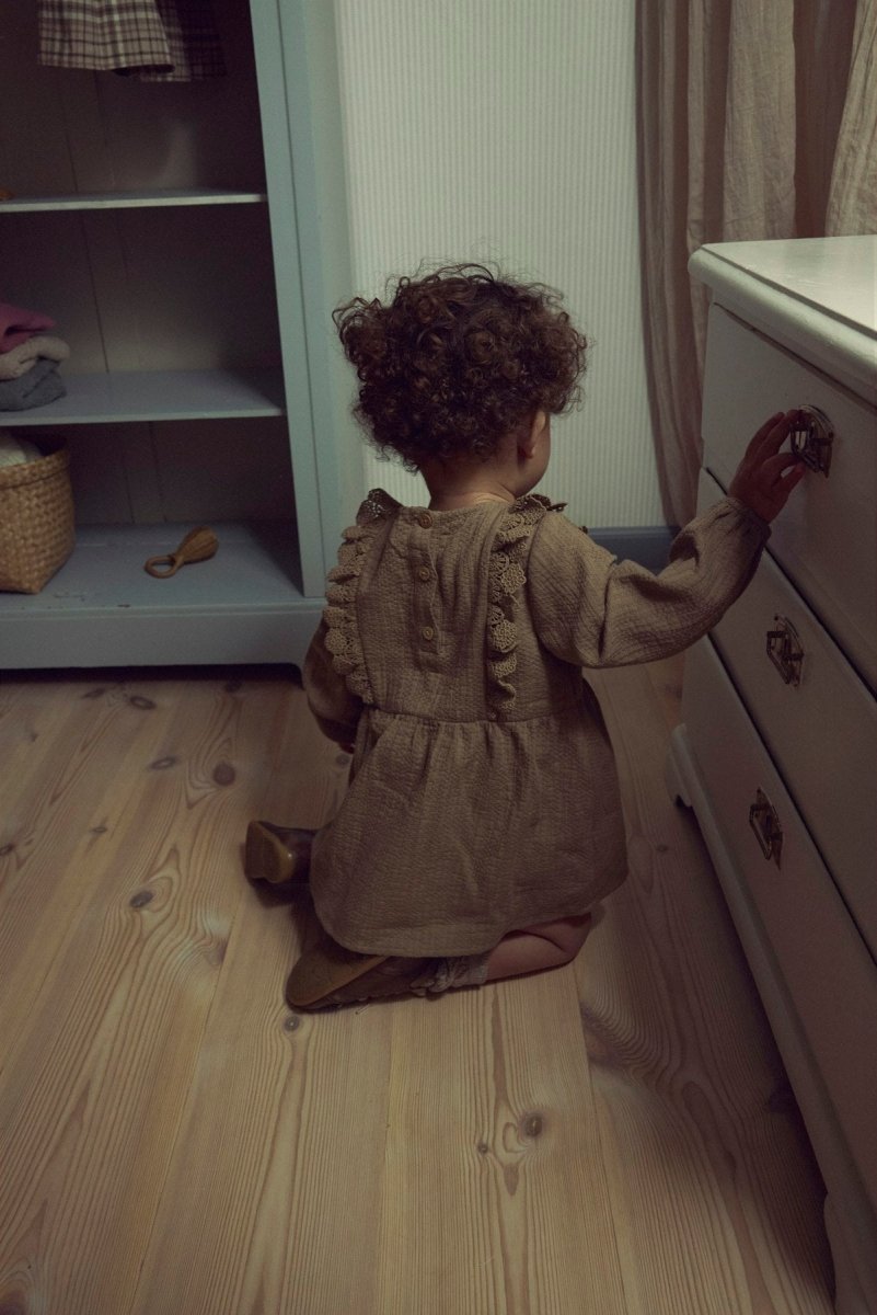 Lil' Atelier Baby ROSITA LIU LS BODY DRESS - Sepia Tint | Torgunns Barneklær AS