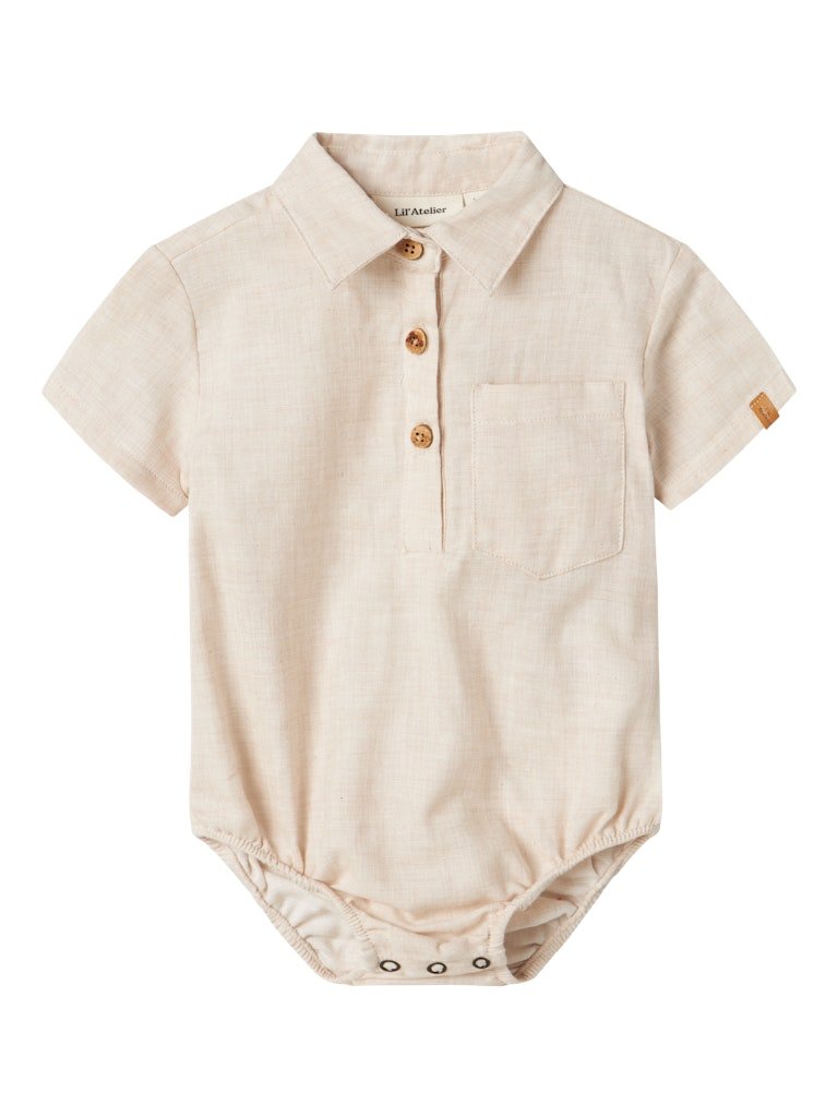 Lil' Atelier Baby TAROU SS LOOSE BODY SHIRT - Bleached Sand | Torgunns Barneklær AS