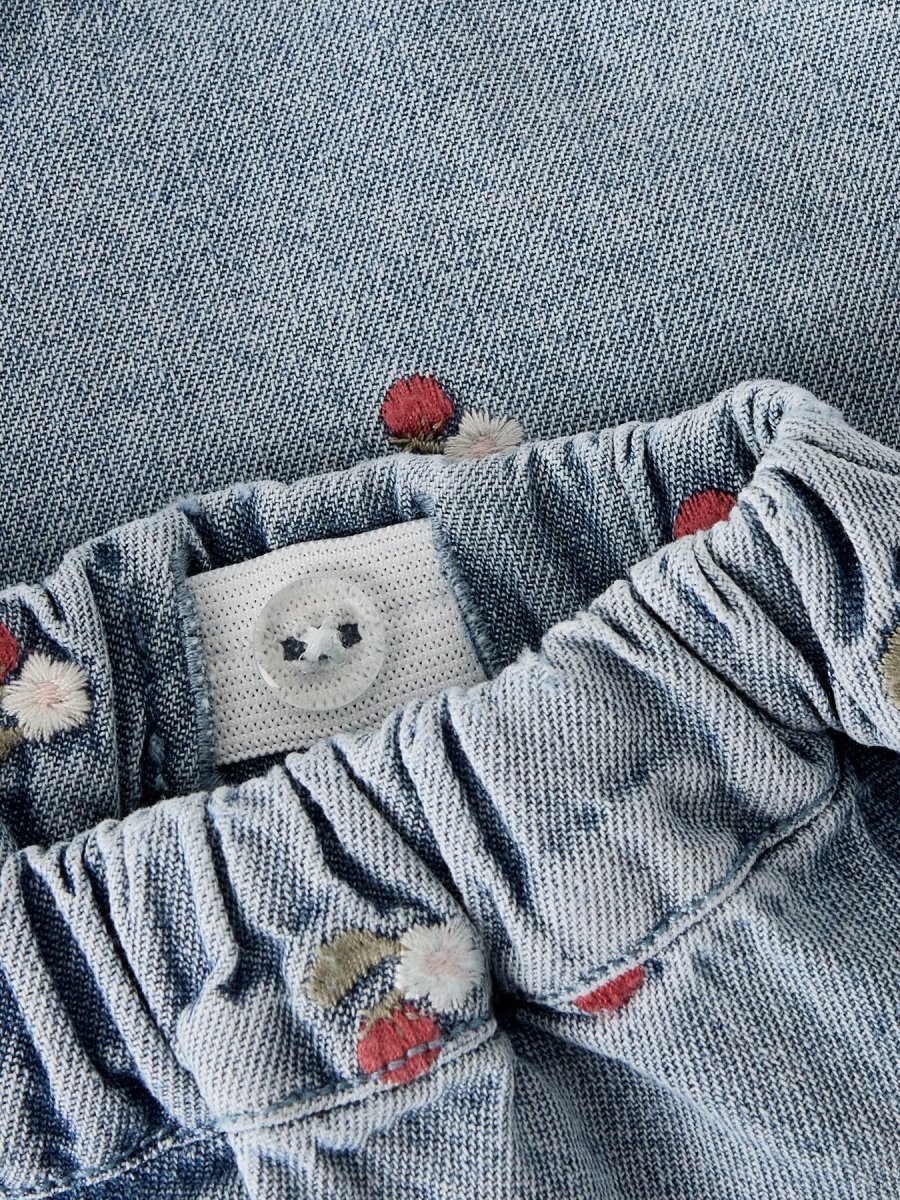 Lil Atelier Mini FUNDA LOOSE EMB shorts - Medium Blue Denim | Torgunns Barneklær AS