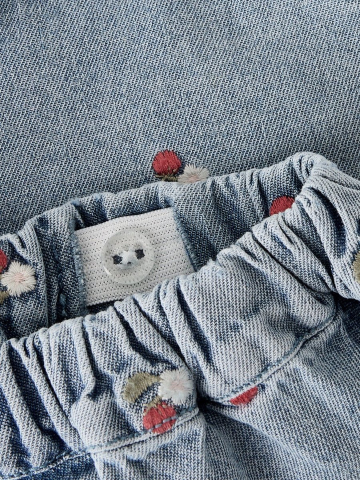 Lil Atelier Mini FUNDA LOOSE EMB shorts - Medium Blue Denim | Torgunns Barneklær AS