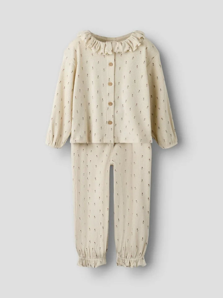 Myk barnepyjamas med blomstermønster og rynker, perfekt for baby og småbarn 0-8 år