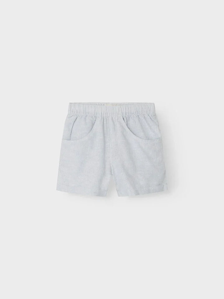 Lysblå strikkede barneshorts med elastisk liv og lommer, myke barneklær for sommer