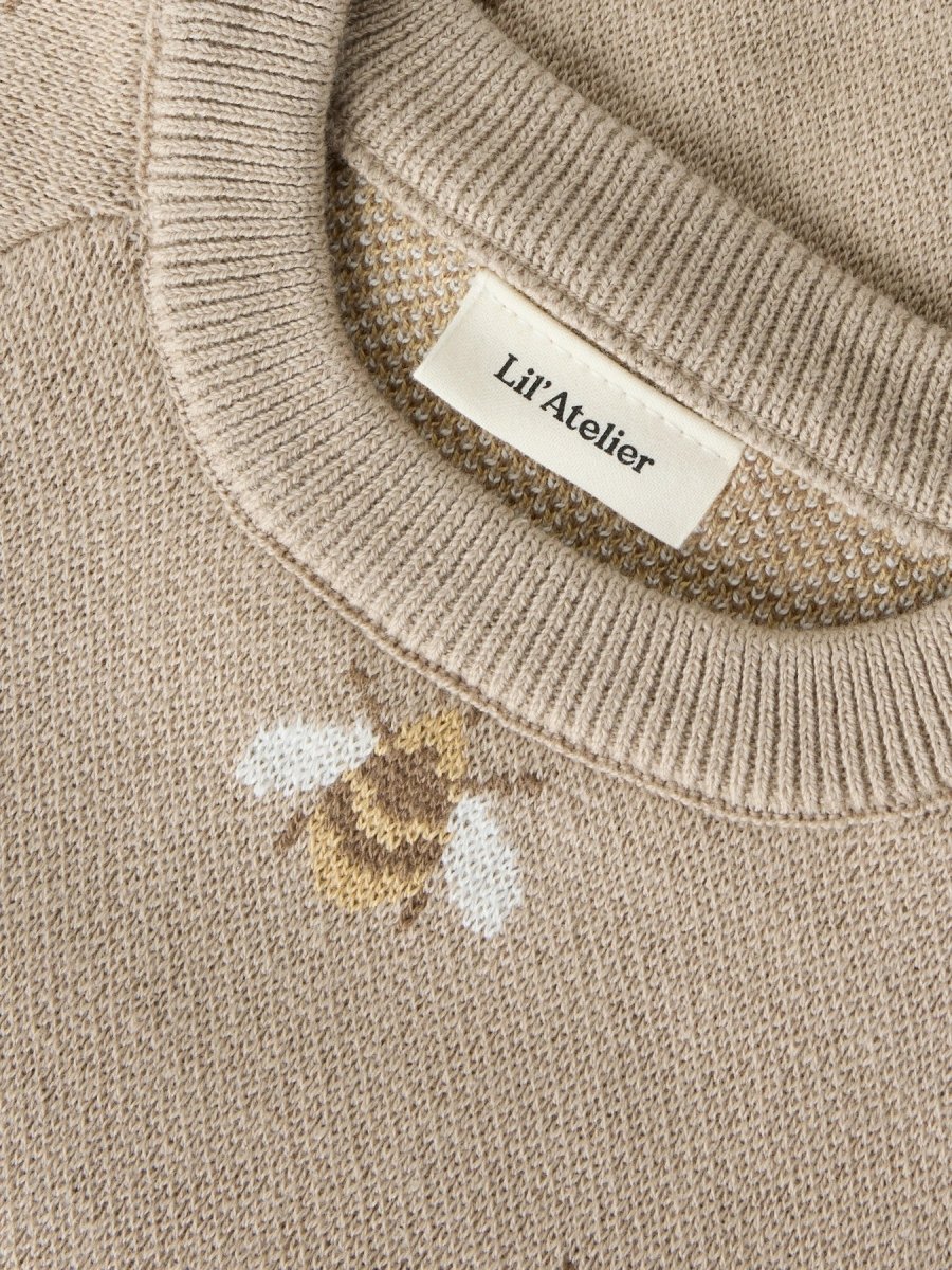 Lil' Atelier Mini LAMOE strikkegenser - Oxford Tan | Bee | Torgunns Barneklær AS