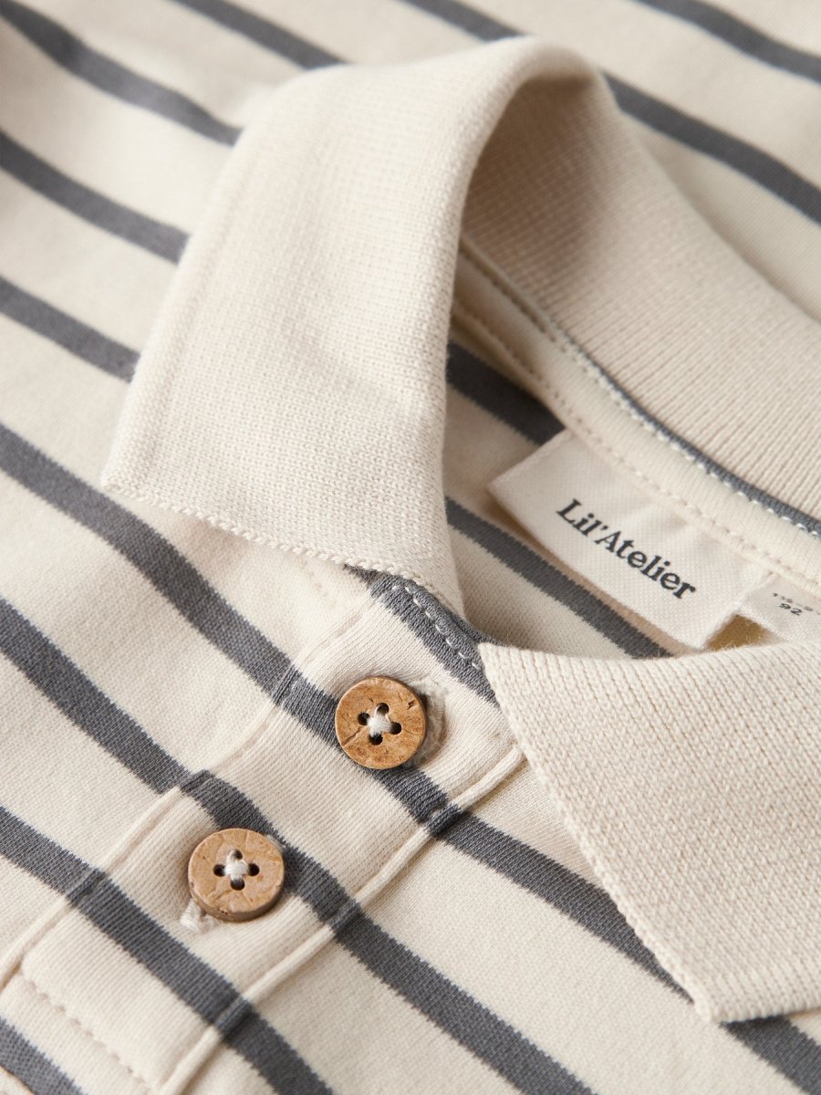 Lil' Atelier Mini LIMIA LS Loose Polo Top – Turtledove/Poppy Seed | Torgunns Barneklær AS