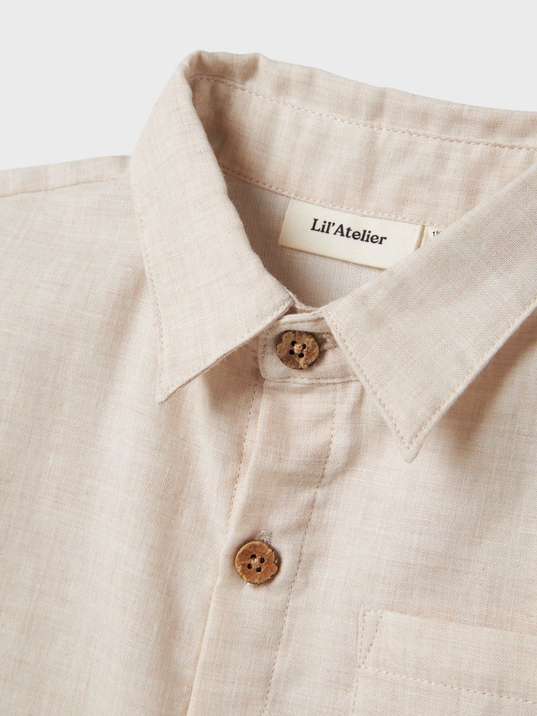 Lil' Atelier Mini TAROU SS LOOSE SHIRT - Bleached Sand | Torgunns Barneklær AS