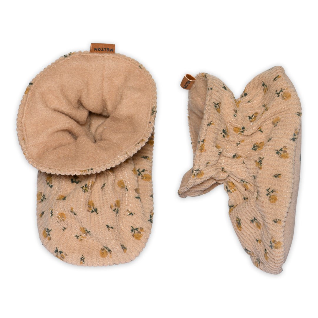 Melton | Babytøfler Babycord m/Blomster - Apple Cinnamon | Torgunns Barneklær AS