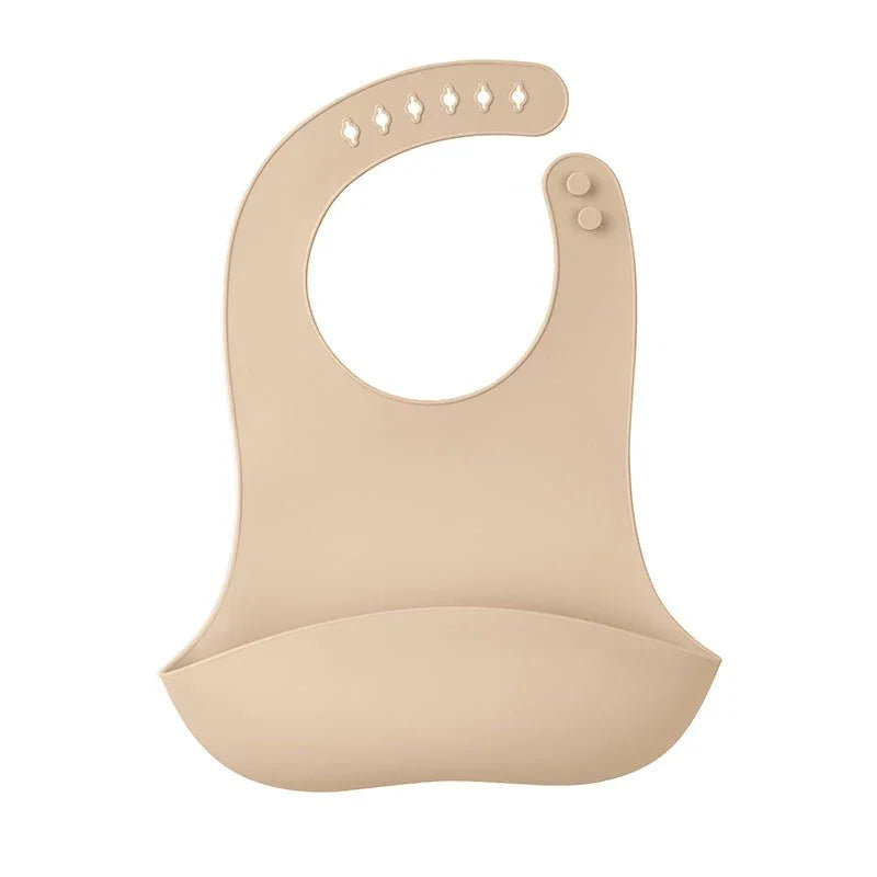 Beige silikonspisekåpe med fangkum for baby og spedbarn, myk og lett å rengjøre