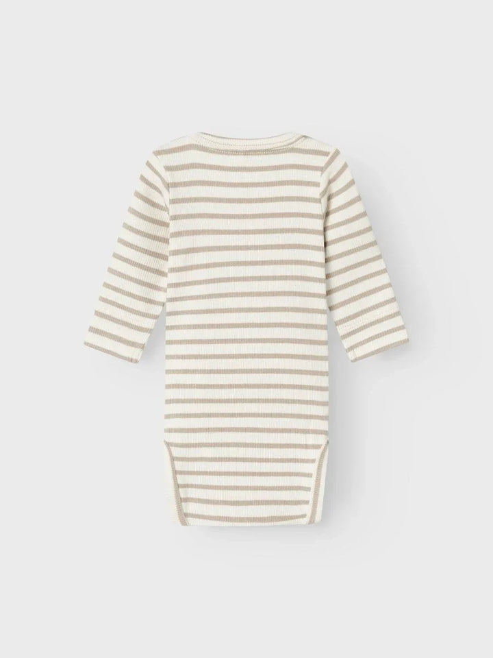 Streifet babybody i myk ull, perfekt for spedbarn 0-8 år. Bærekraftig barneklær med lange ermer.
