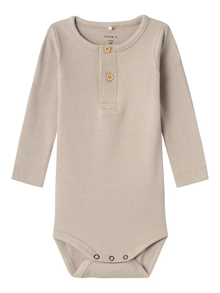 Beige ribbet babybody med knapper, myk barneklær for spedbarn 0-8 år