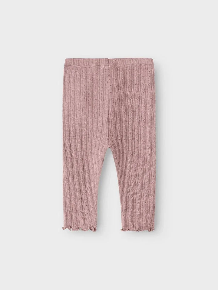 Myke rosa strikkede bukser for spedbarn med ruffler, ideelle barneklær for bekvemhet og stil.