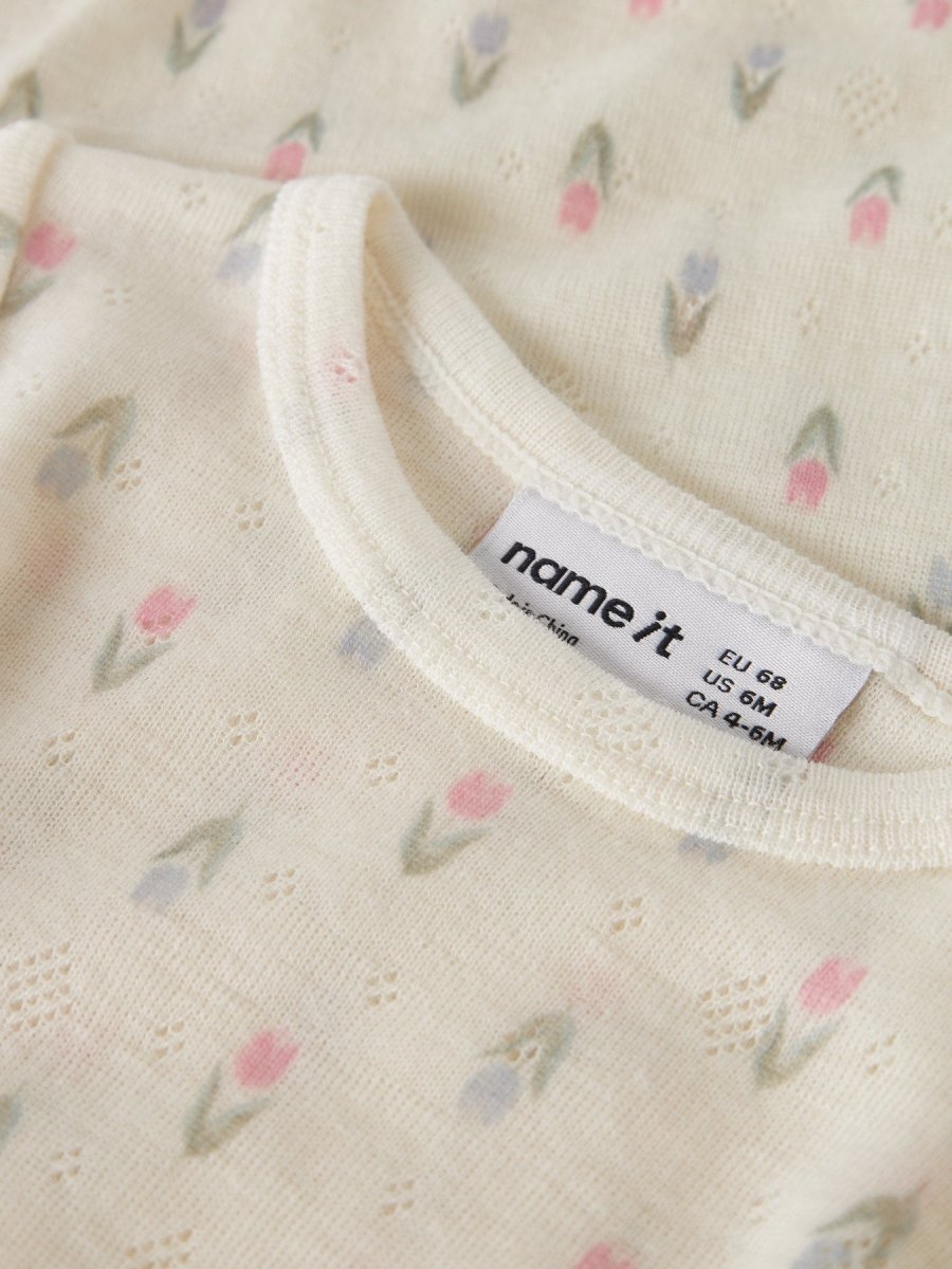 name it baby WANG ull body i merinoull – Coconut Milk | Blomster | Torgunns Barneklær AS