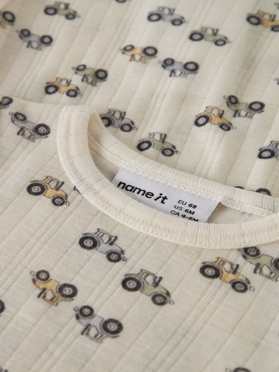 name it baby WANG ull body i merinoull – Coconut Milk | Traktor | Torgunns Barneklær AS