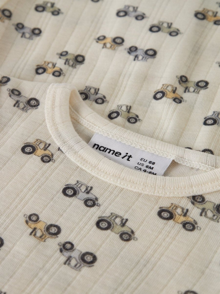 name it baby WANG ull body i merinoull – Coconut Milk | Traktor | Torgunns Barneklær AS