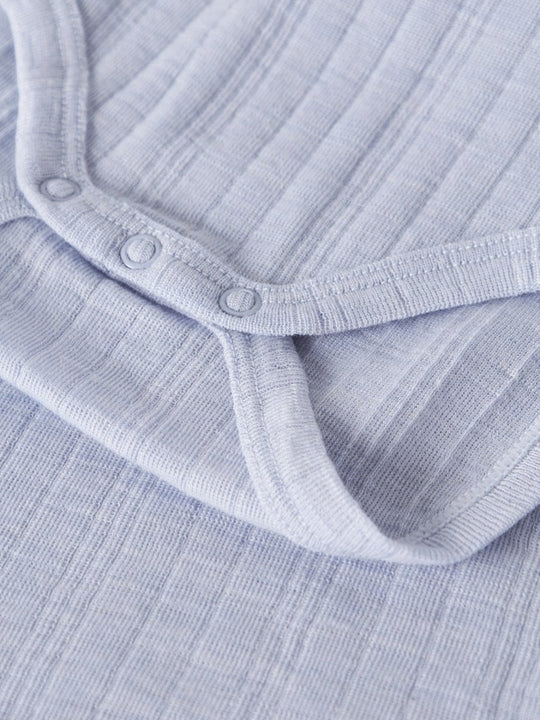 name it baby WANG ull body i merinoull – Zen Blue | Traktor | Torgunns Barneklær AS