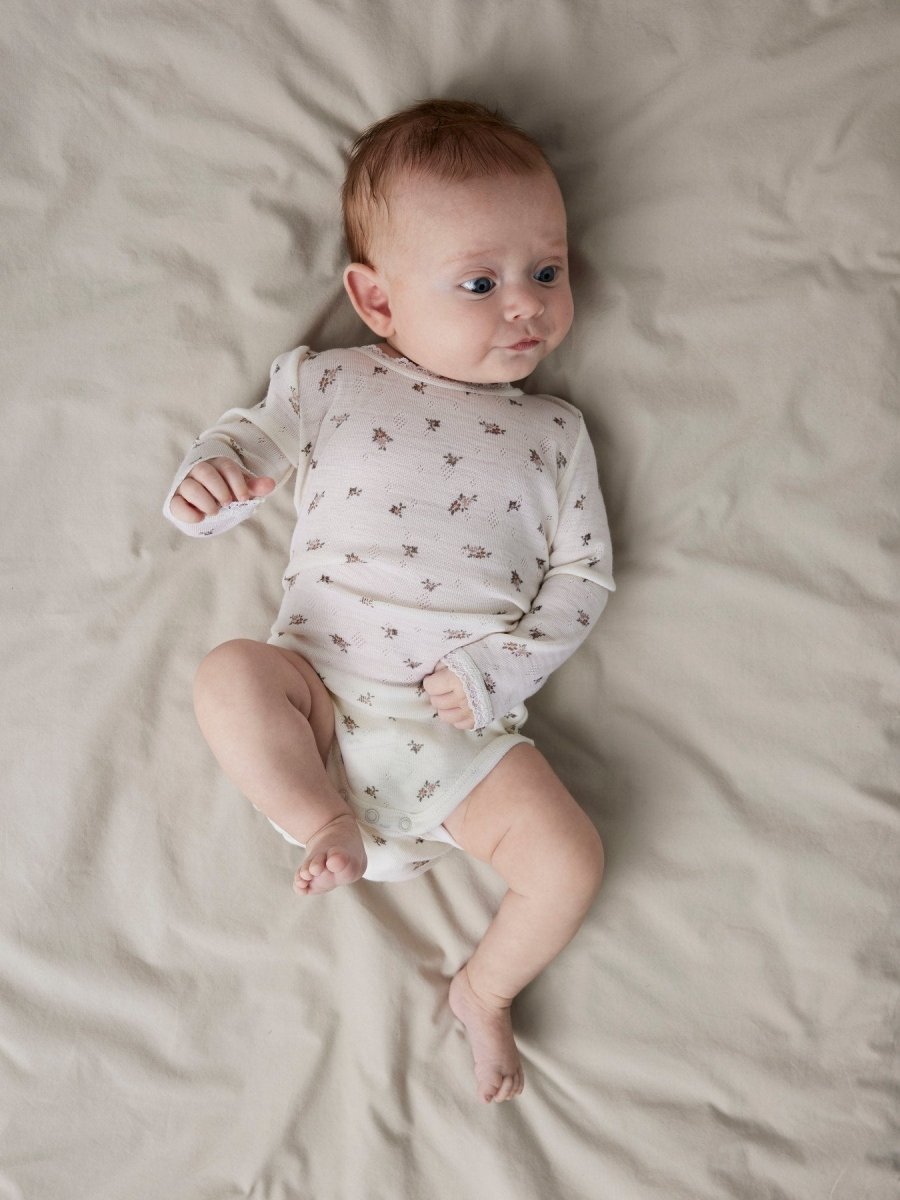 name it baby WANG WOOL NEEDLE LS BODY NOOS - Snow White | Small flowers | Torgunns Barneklær AS