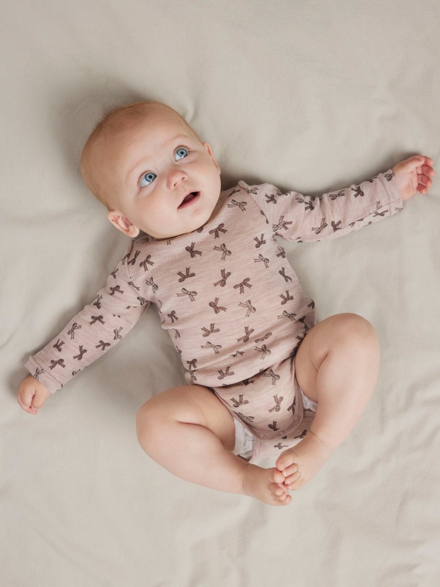 name it baby WANG WOOL RIB LS BODY AOP - Shadow Gray | Bows | Torgunns Barneklær AS