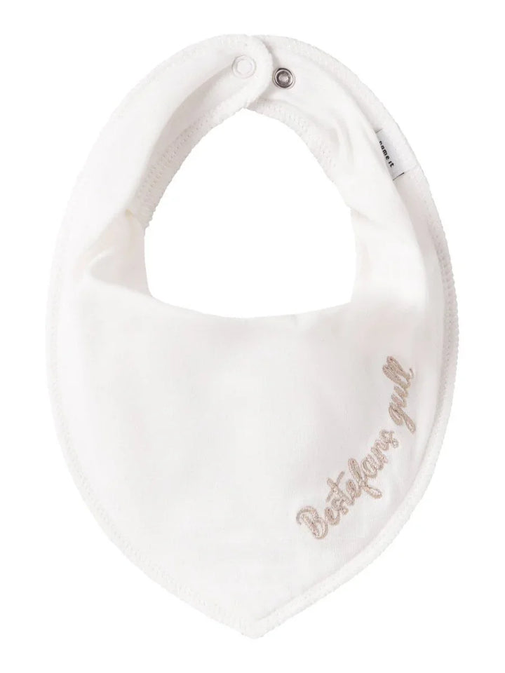 Hvit babyhette med brodert tekst &